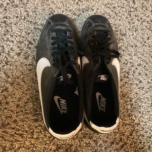 Black Nike Cortez shoes size 9